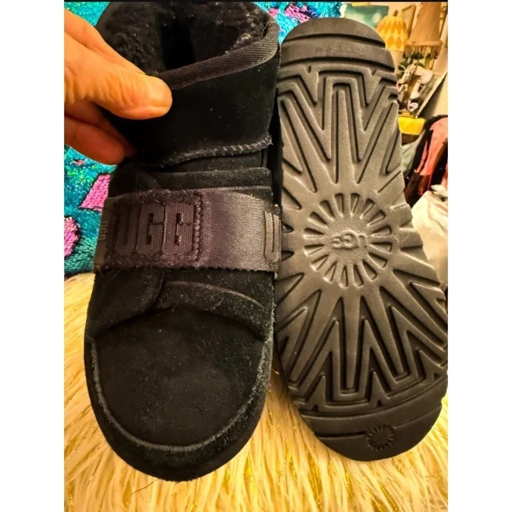 UGG Women's Classic Ultra Mini Hybrid Black Snow Boots - Size 8